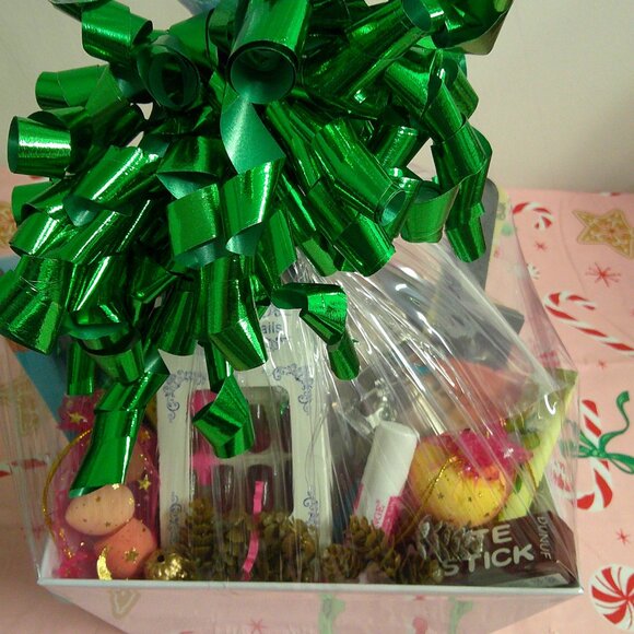 Merry Glam-21-Piece Holiday Makeup Essentials, Christmas Gift Basket - Picture 2 of 6